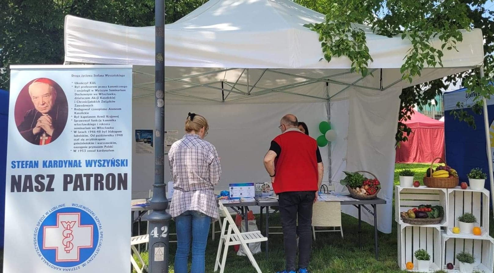 Obrazek przedstawiający stoisko szpitala na festynie