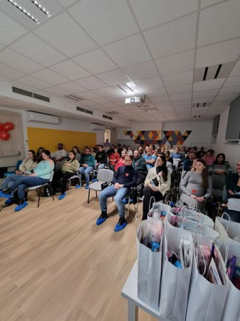 Prezentacja na sali konferencyjnej,